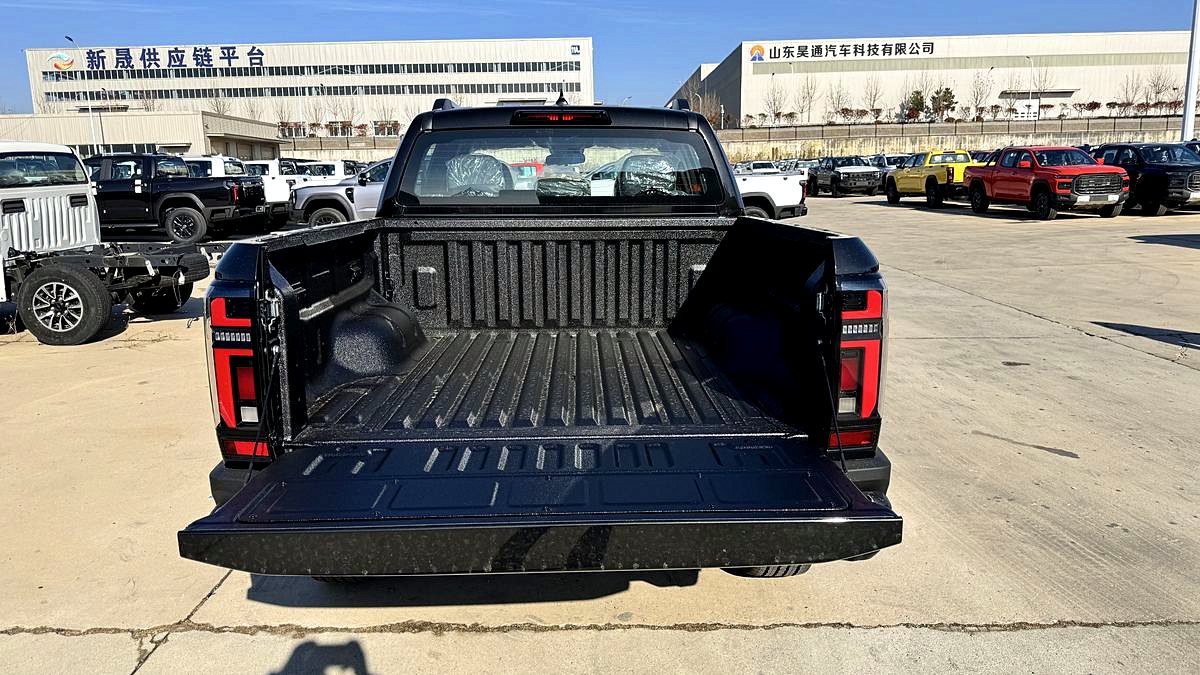 Cargo bed with spray-in liner